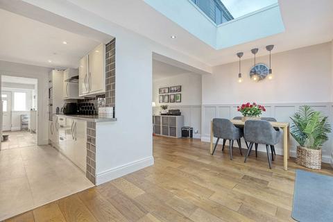 23 Denbigh Close, Hornchurch, RM11 3EA