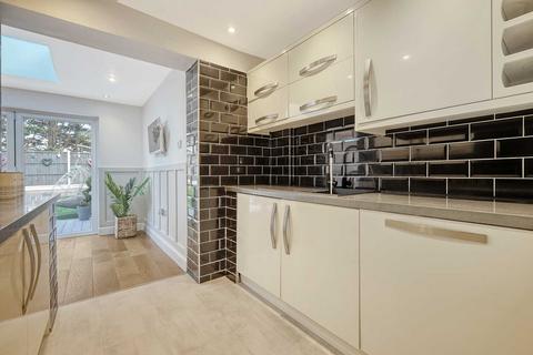 23 Denbigh Close, Hornchurch, RM11 3EA