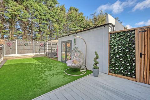 23 Denbigh Close, Hornchurch, RM11 3EA
