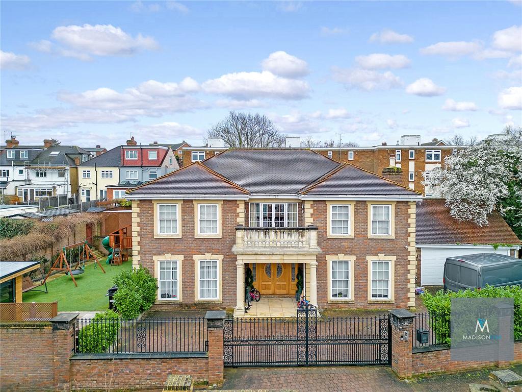 Woodford Green, Woodford Green IG8 5 bed detached house for sale £