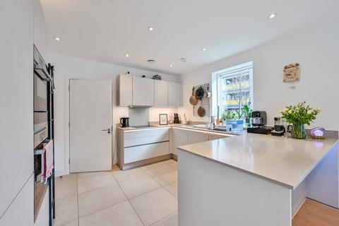 11 Billinghurst Way, London, SE10 0XP
