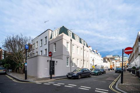 3 bedroom terraced house to rent, Montpelier Place, Knightsbridge, London, SW7