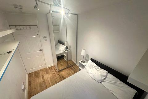 1 bedroom in a house share to rent - Pigott Street, London, Greater London, E14