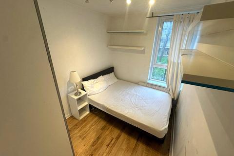 3 bedroom house share to rent, Pigott Street, London, Greater London, E14