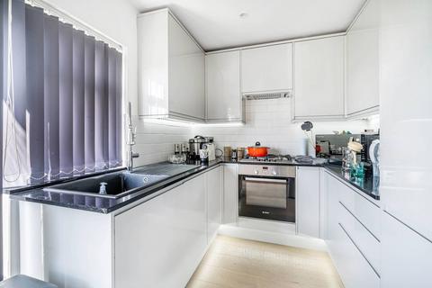 3 bedroom flat to rent, Hale Grove Gardens NW7, Mill Hill, London, NW7