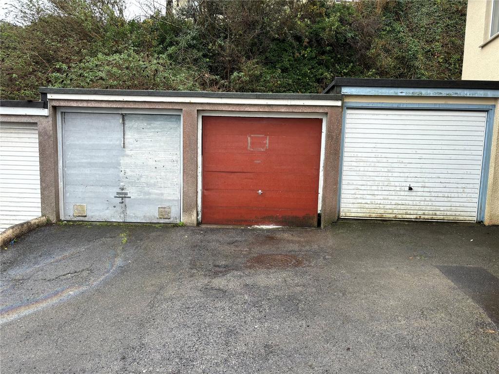 Middle Garage