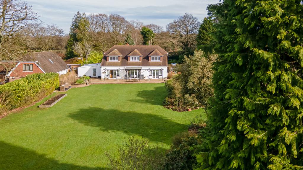 Detached house exterior, garden