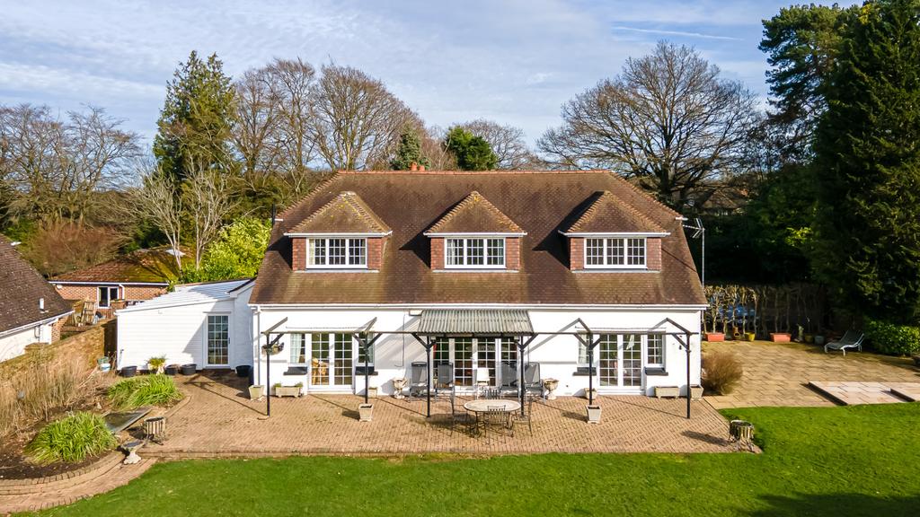 Detached house exterior, garden