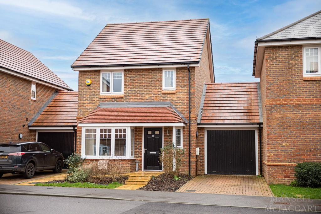 Edenbridge, Edenbridge TN8 3 bed link detached house for sale £475,000