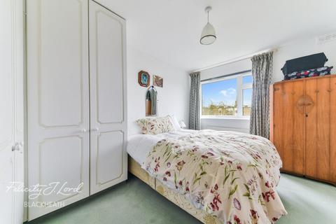 3 bedroom apartment for sale - St Johns Park, London