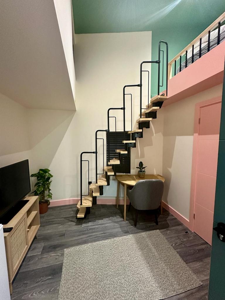 Modern bedsit available in Newington Green