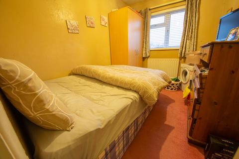 32 Belsize Avenue, Peterborough, PE2 9JA