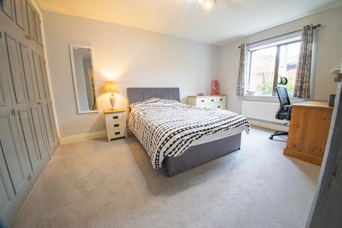 2 bedroom flat for sale, Huntly Grove, Peterborough PE1