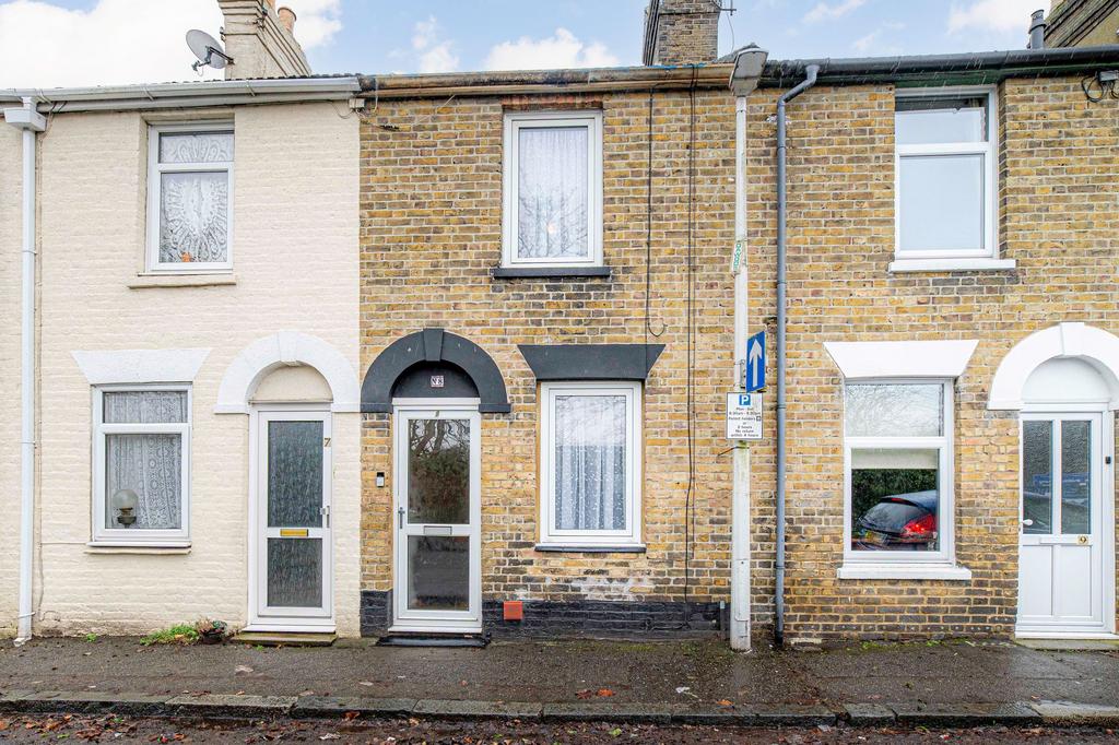 Orchard Place, Faversham, ME13 2 bed terraced house for sale £250,000