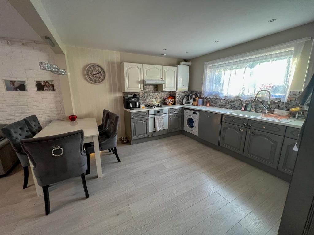 3 Bedroom Terraced for Sale