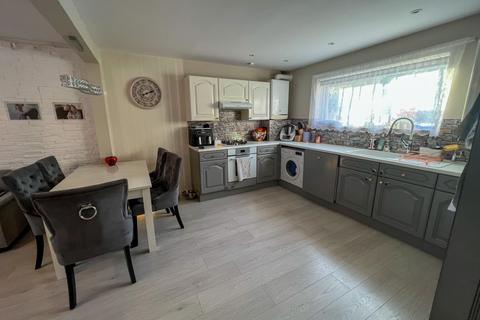 136 Sheepwalk, Paston, Peterborough, PE4 7BL