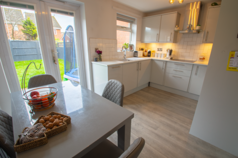 17 Beeston Drive, Stanground, Peterborough, PE2 8UH