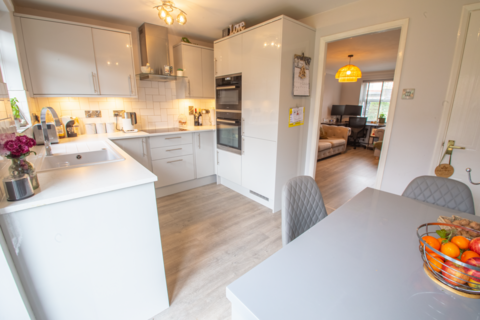 17 Beeston Drive, Stanground, Peterborough, PE2 8UH