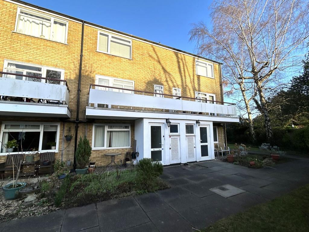 Woodmansterne Lane, Banstead SM7 4 bed terraced house for sale £555,995