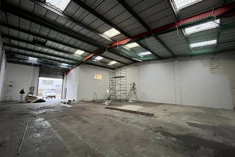 Warehouse to rent, Unit 15 Priory Industrial Park, Christchurch, BH23 4HE