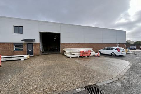 Warehouse to rent, Unit 15 Priory Industrial Park, Christchurch, BH23 4HE