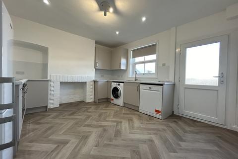 2 bedroom end of terrace house to rent, Fordington