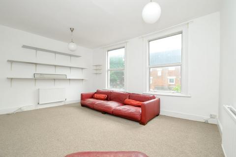 3 bedroom flat to rent, Nevill Road, Stoke Newington