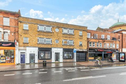 Property to rent, Balham High Road, Tooting Bec SW17