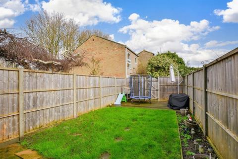 33 Ayelands, New Ash Green, Longfield, DA3 8JN