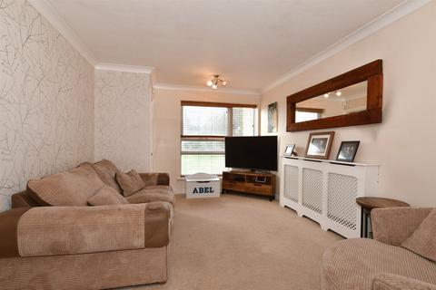 33 Ayelands, New Ash Green, Longfield, DA3 8JN