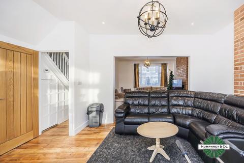 4 bedroom end of terrace house for sale - Fulbourne Road, London
