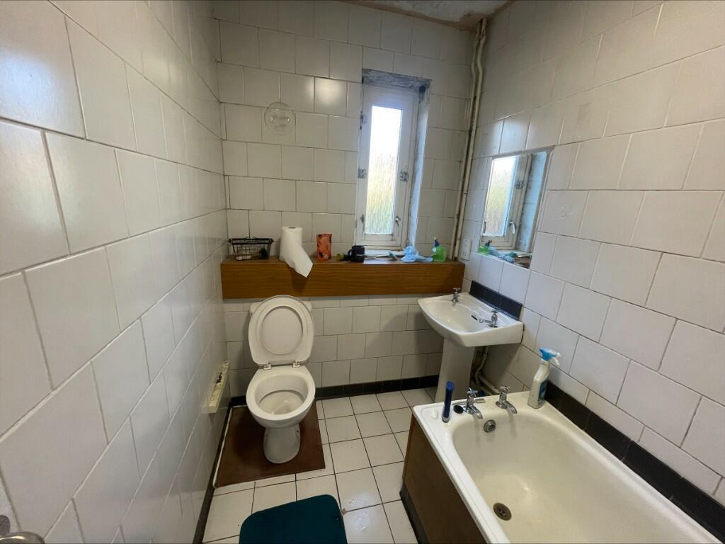 Roslin, Bilston EH25 3 bed terraced house for sale £145,000