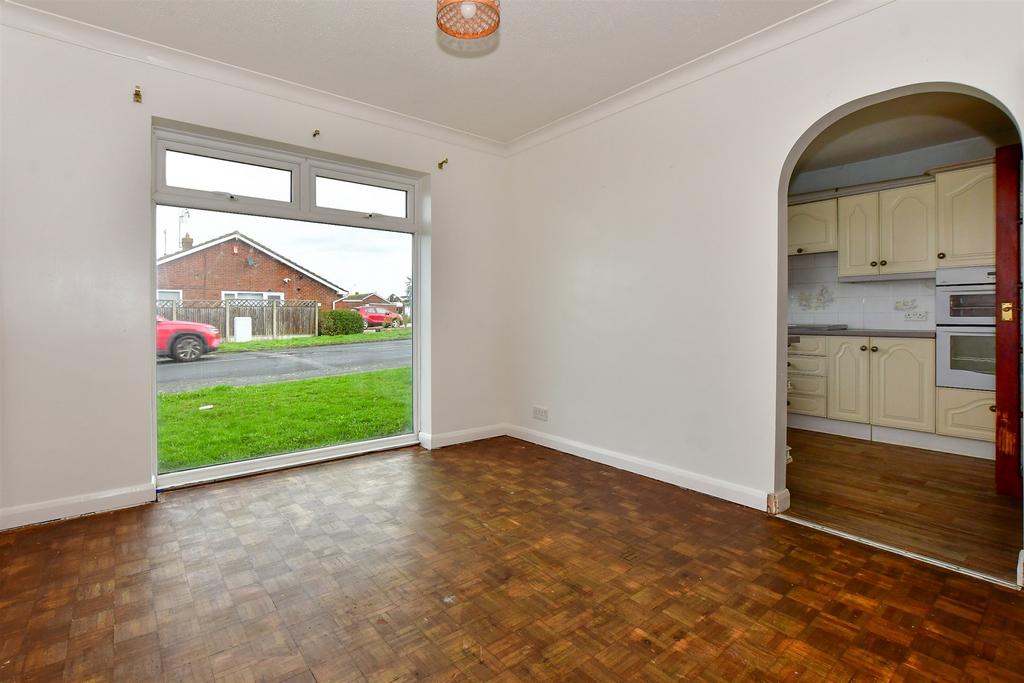 Eastchurch Road, Cliftonville, Margate, Kent 3 bed detached house for