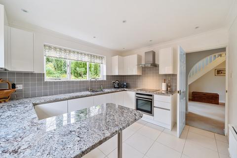 64 Chalk Hill, West End, Southampton, SO18 3DB