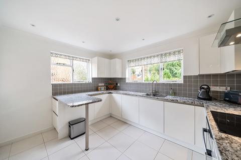 64 Chalk Hill, West End, Southampton, SO18 3DB