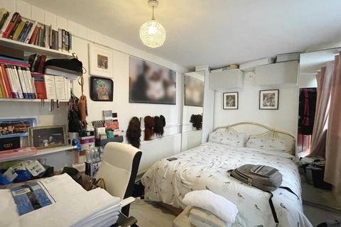 3 bedroom semi-detached house for sale, Riverside, London