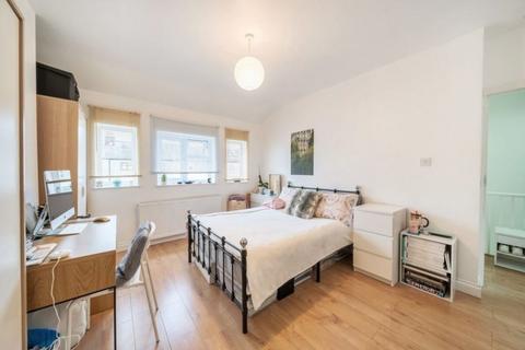 3 bedroom terraced house for sale, Croxford Gardens, London, N22