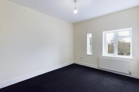 2 bedroom flat to rent, High Street , Swanley , Kent