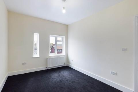 2 bedroom flat to rent, High Street , Swanley , Kent