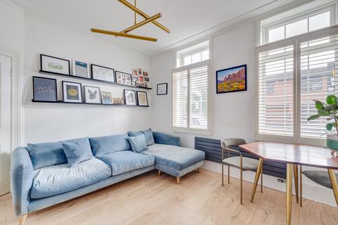 2 bedroom flat for sale, Racton Road, London