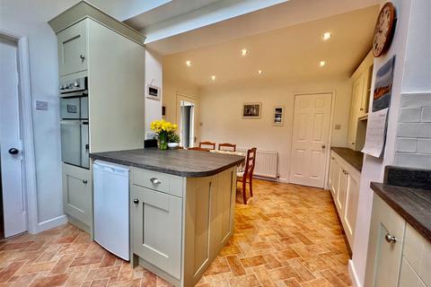 10 Hall Orchards Avenue, Wetherby, LS22 6SN