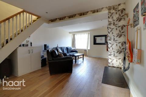 3 bedroom end of terrace house for sale, Oval Road North, Dagenham