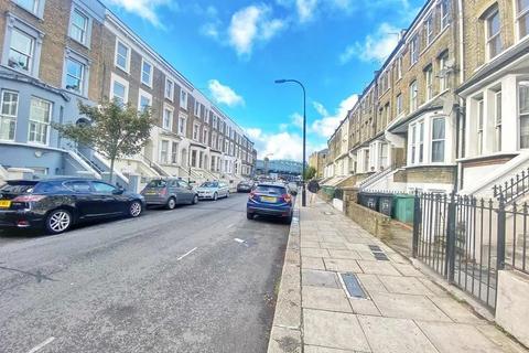 Studio to rent, Maygrove Road, Kilburn