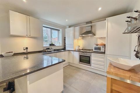 2 bedroom flat for sale - Canford Cliffs