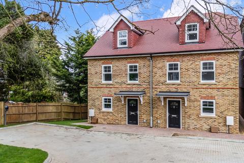 4 bedroom semi-detached house for sale - Shady Close, Kenley
