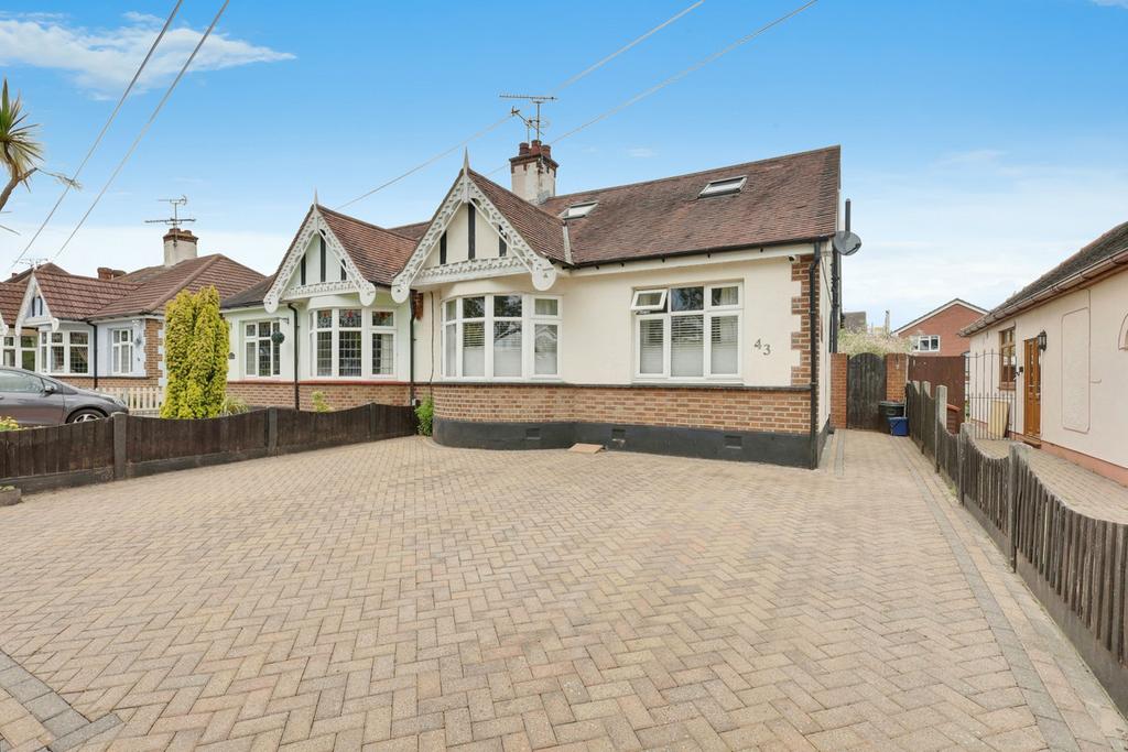 Blenheim Chase, Leighonsea, SS9 2 bed semidetached house for sale