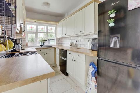 43 Blenheim Chase, Leigh-on-sea, SS9 3BZ