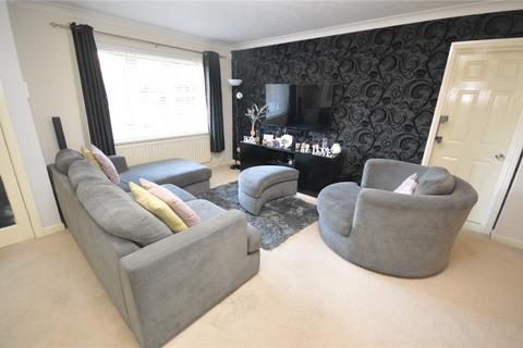 3 bedroom link detached house for sale, Harveys Hill, Luton, Bedfordshire, LU2