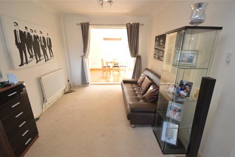 3 bedroom link detached house for sale, Harveys Hill, Luton, Bedfordshire, LU2