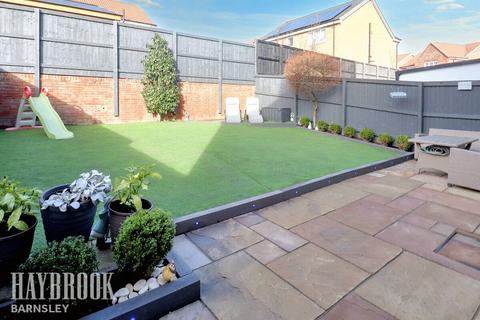 4 bedroom detached house for sale, Moorland Court, Lundwood
